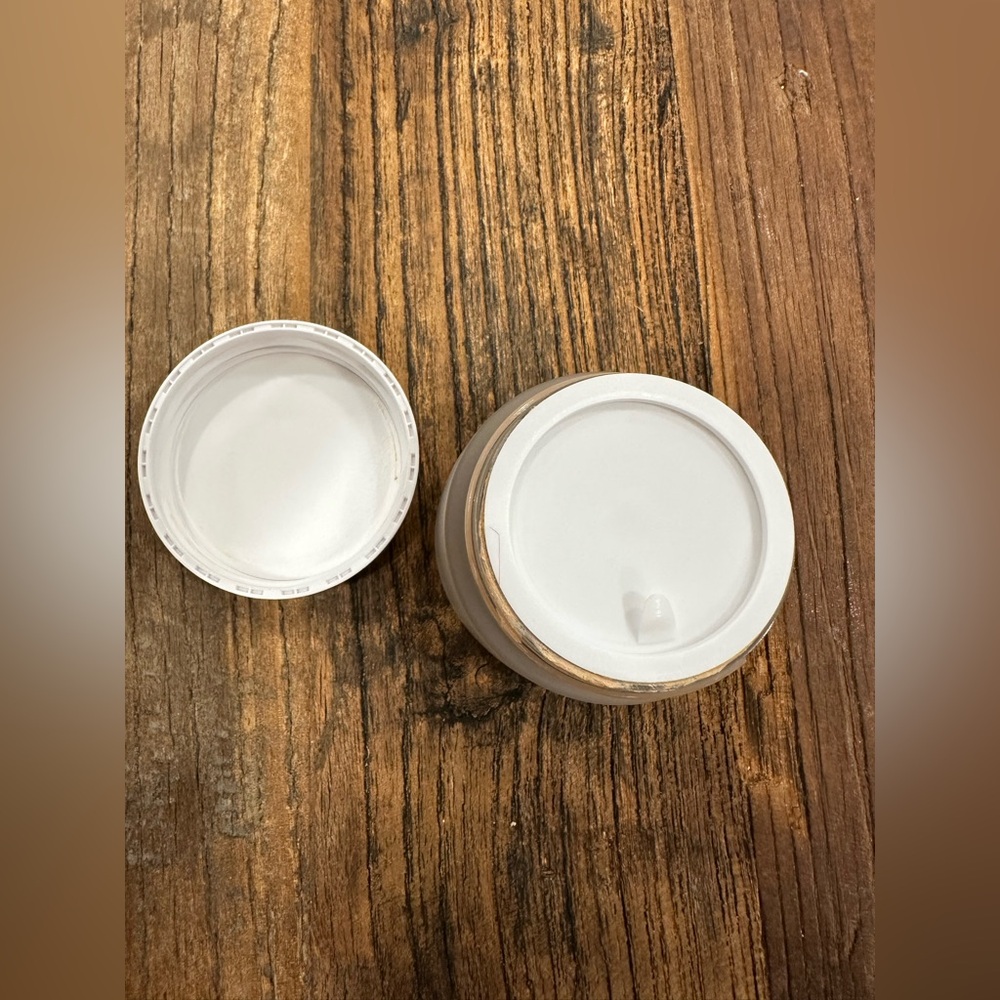 Iris and Romeo Best Skin Days 5-in-1 Skincare - skin tint - Picture 4 of 4